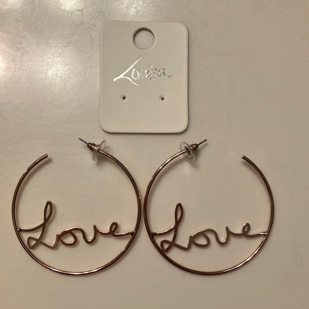 Rose Gold “Love” Earrings with Nice Uncommon James White Box